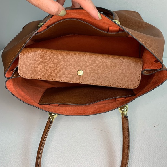 London Fog Classic Faux Leather shoulder purse - Picture 2 of 5